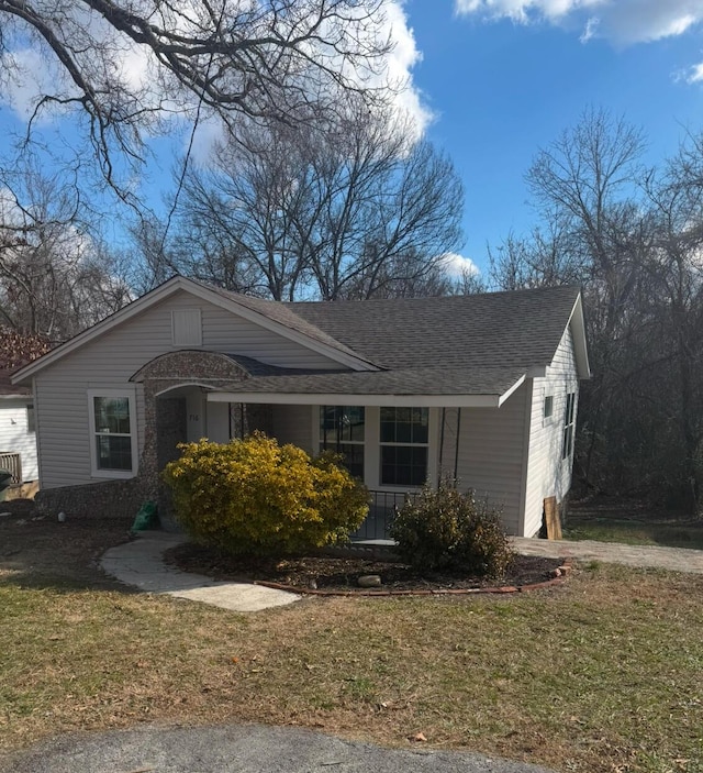 view of front of house with a front yard