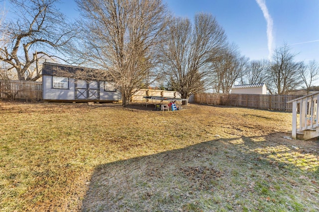 view of yard featuring a storage unit