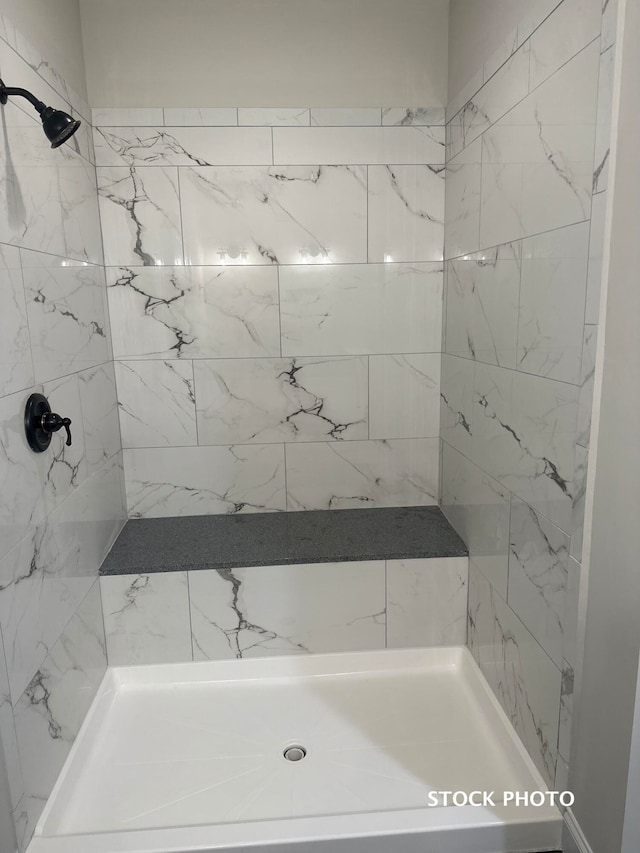 bathroom featuring tiled shower