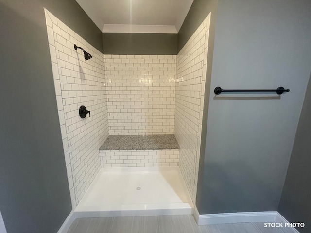 bathroom featuring a tile shower