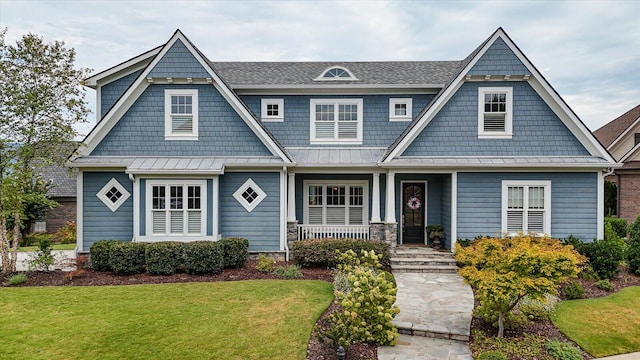 craftsman house featuring covered porch and a front yard