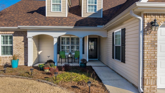 property entrance with covered porch