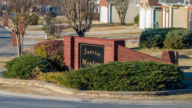 view of community / neighborhood sign