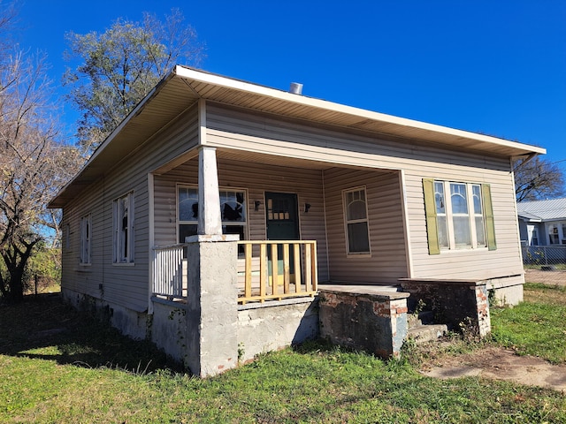 view of front facade featuring a porch