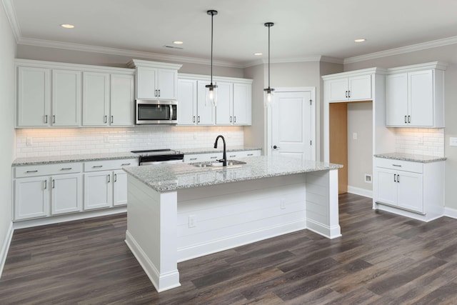 kitchen with sink, appliances with stainless steel finishes, hanging light fixtures, white cabinets, and dark wood-type flooring