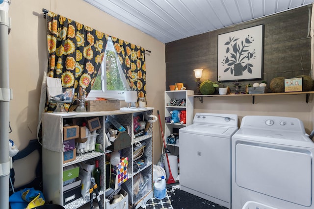 laundry room featuring washer and clothes dryer