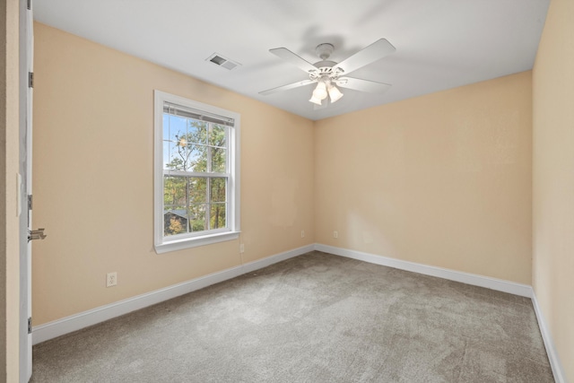 empty room featuring light carpet and ceiling fan