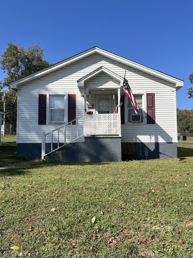 304 Walnut Ave, South Pittsburg, TN 37380 - view of front of house featuring a front yard and a porch