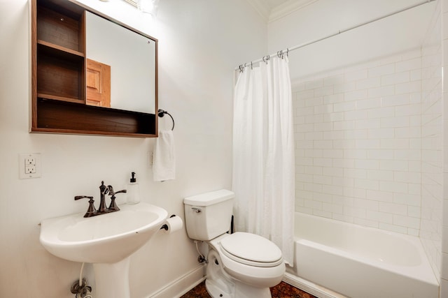 full bathroom with toilet, shower / tub combo, sink, and crown molding