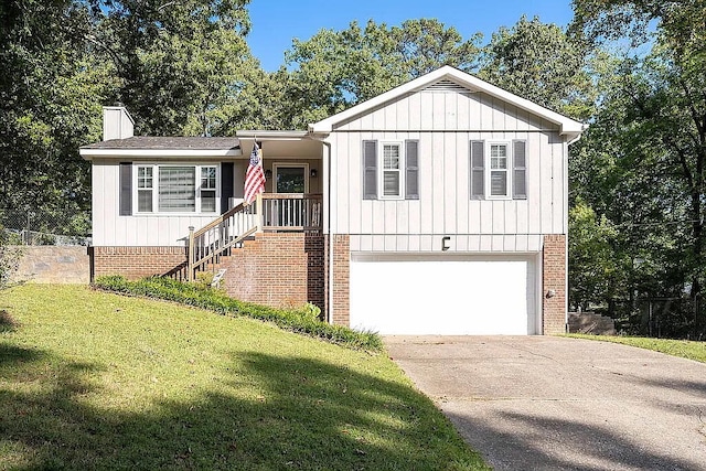 view of front facade featuring a garage and a front lawn