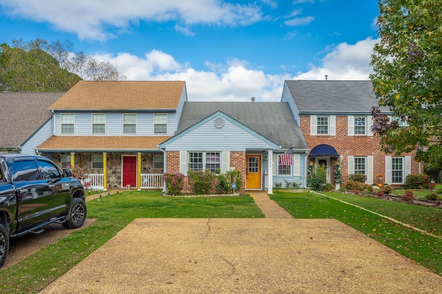 view of front facade with a front yard and covered porch