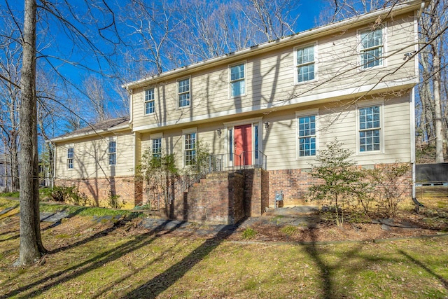 view of front of property with a front yard