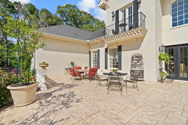 view of patio featuring a balcony