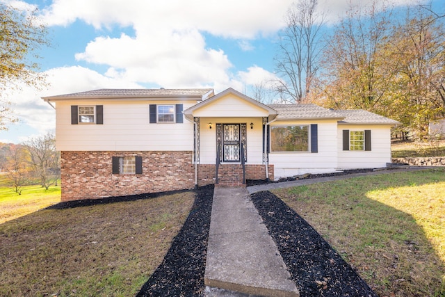 view of front of home with a front lawn