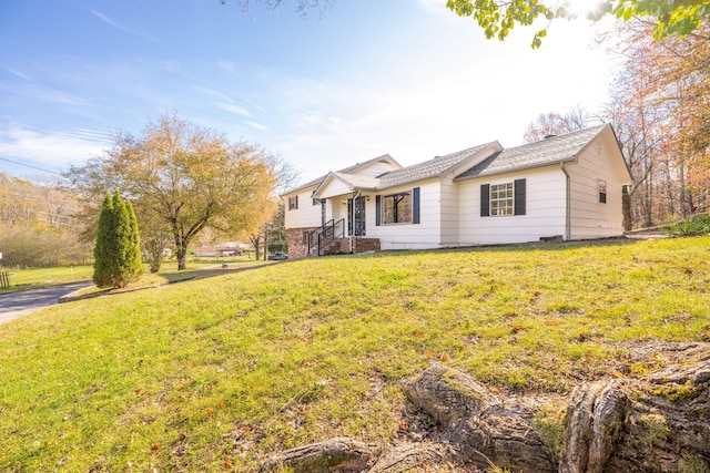 single story home featuring a front lawn