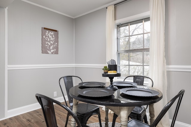 dining space with baseboards, plenty of natural light, ornamental molding, and wood finished floors