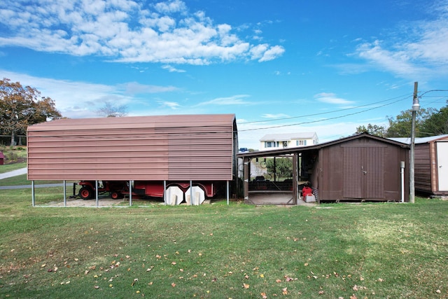 view of outdoor structure with a yard