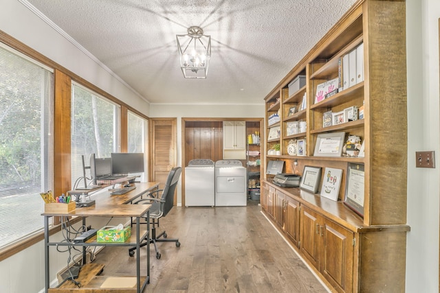 office area featuring light hardwood / wood-style floors, washer and dryer, a textured ceiling, and a chandelier