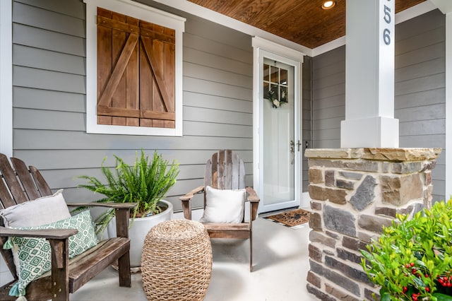 property entrance with covered porch