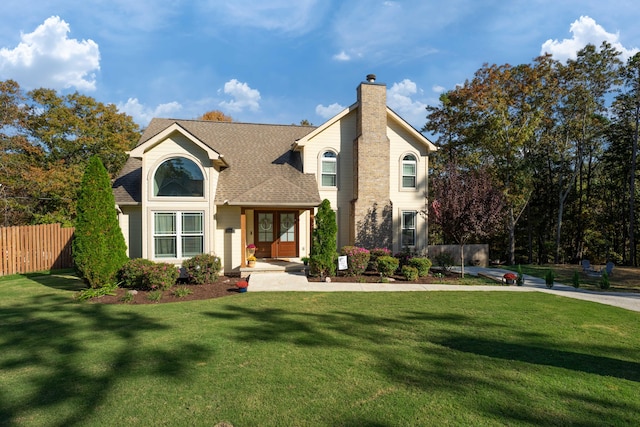 front facade featuring a front yard