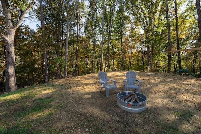 view of yard featuring an outdoor fire pit