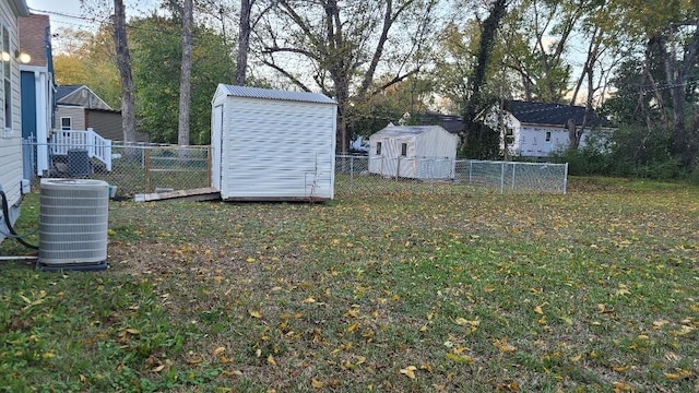 view of yard featuring cooling unit and a shed