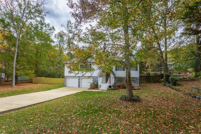 view of front of home featuring a front lawn and a garage