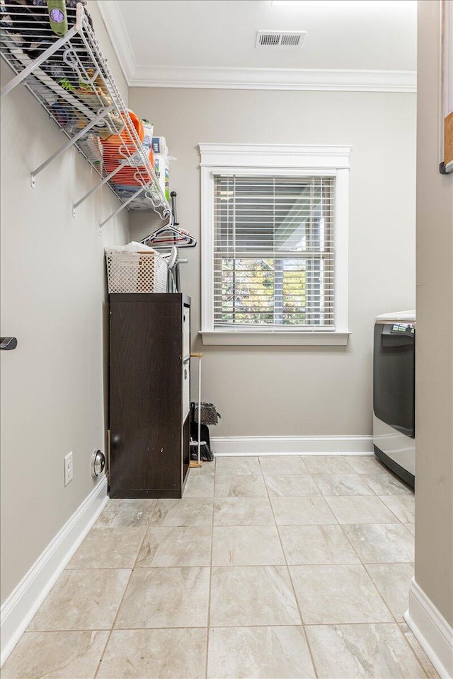 washroom with crown molding