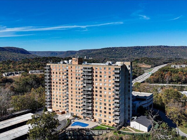 bird's eye view featuring a mountain view