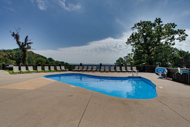 view of swimming pool featuring a patio