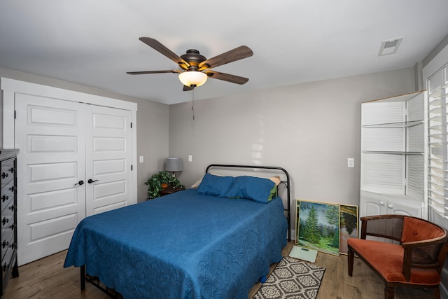 bedroom featuring hardwood / wood-style floors, ceiling fan, and a closet