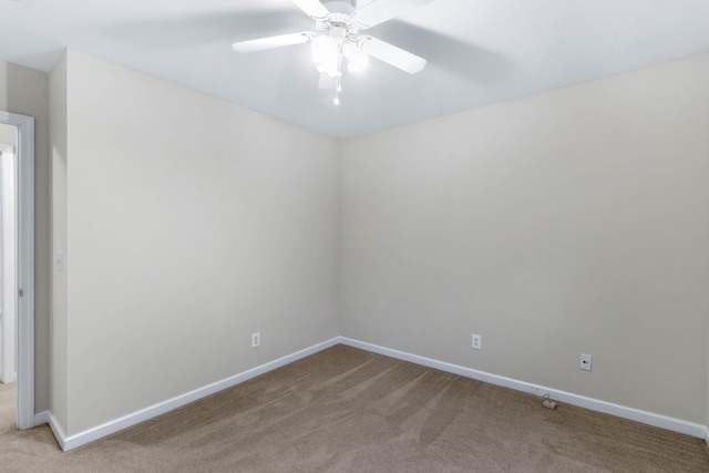 unfurnished room featuring ceiling fan and light colored carpet