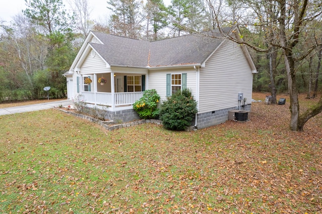 view of front of property with a porch, central air condition unit, and a front yard