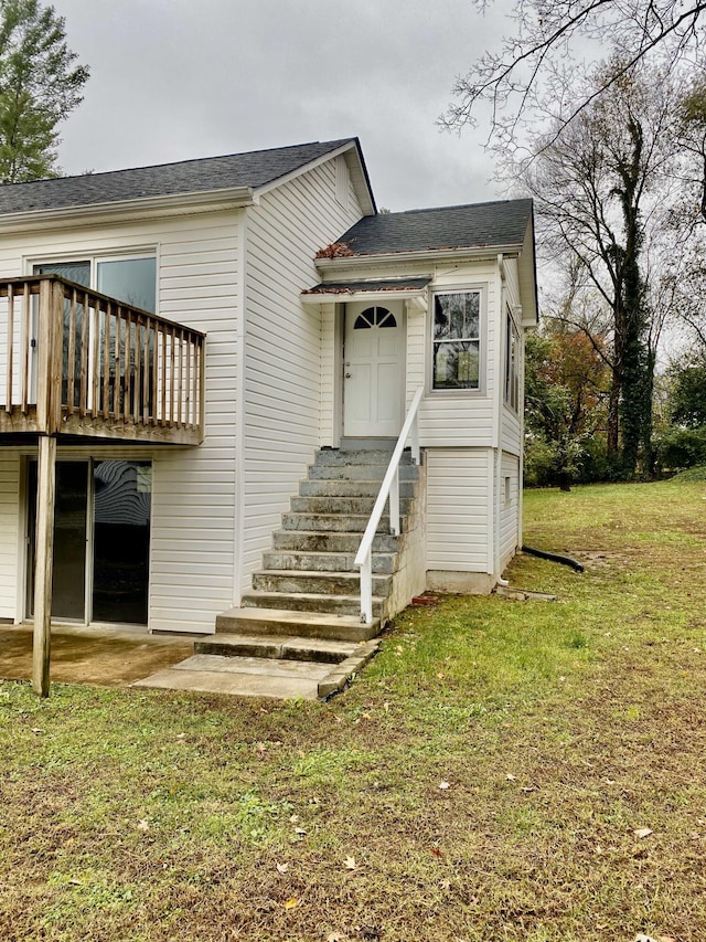 exterior space featuring a lawn