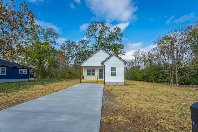 view of front of house featuring a front lawn and covered porch