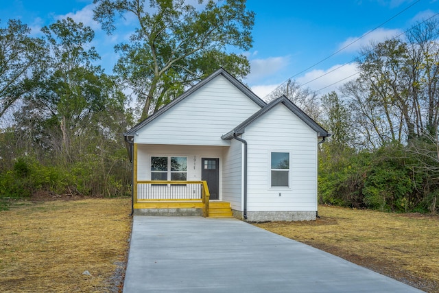 bungalow-style house featuring a porch and a front lawn