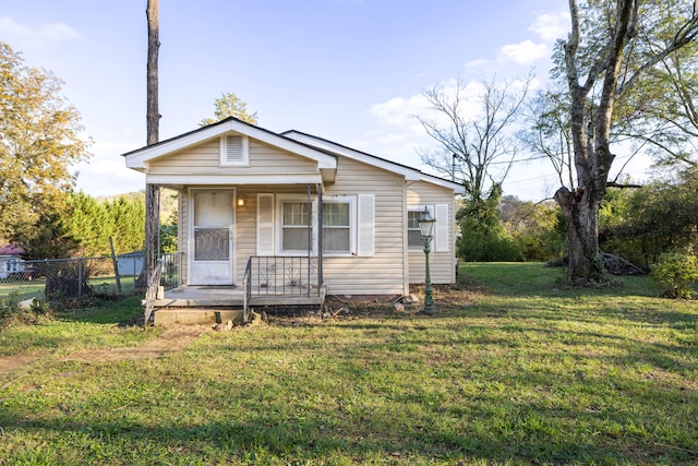 view of front facade featuring a front lawn and covered porch