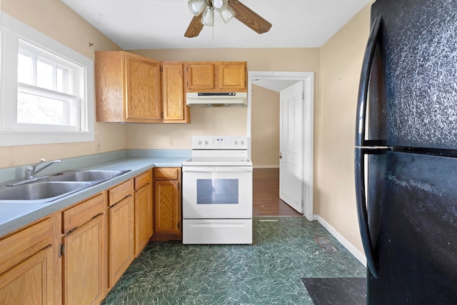 kitchen with sink, ceiling fan, black fridge, and white electric stove