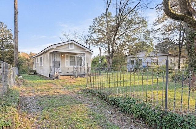 view of front of property with a front lawn