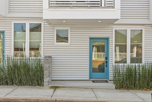 entrance to property with a balcony