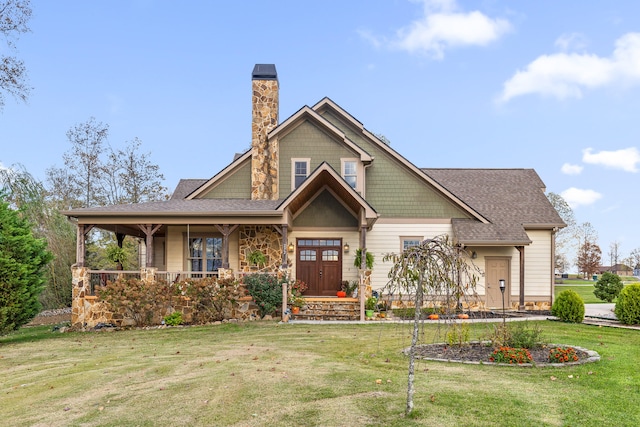 view of front of property featuring a front lawn