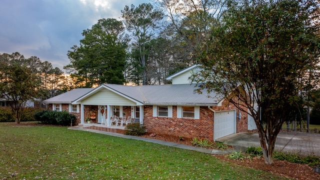 view of front facade featuring covered porch and a yard