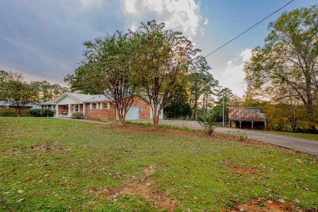 view of front of house featuring a front yard