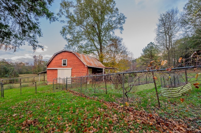 view of yard featuring an outbuilding and a rural view