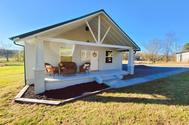 view of front of property featuring a front lawn and covered porch