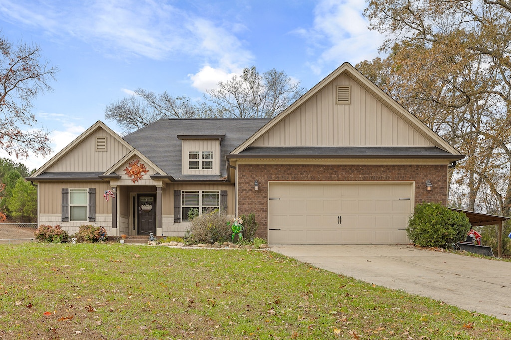 craftsman-style house featuring a front yard and a garage