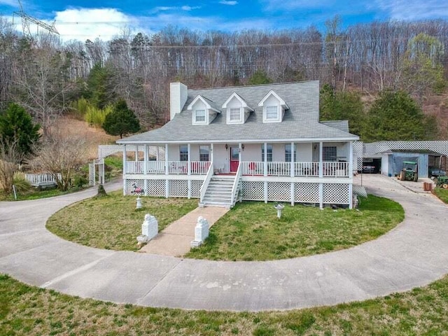 farmhouse featuring a porch