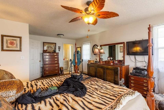 bedroom featuring a textured ceiling and ceiling fan