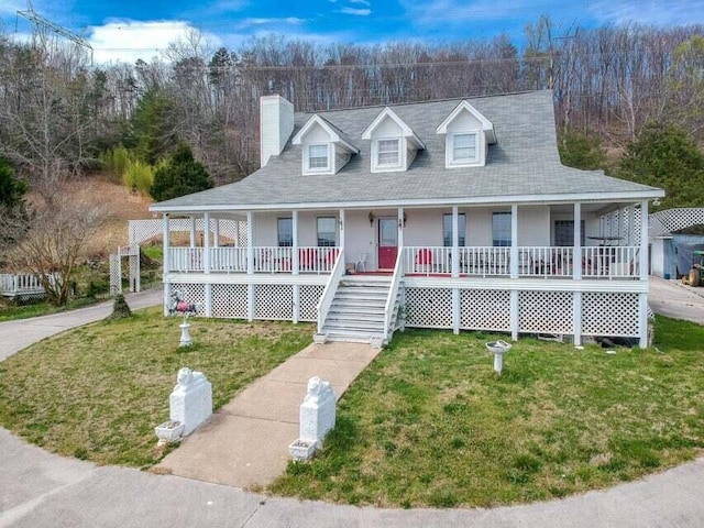 farmhouse inspired home featuring covered porch and a front lawn