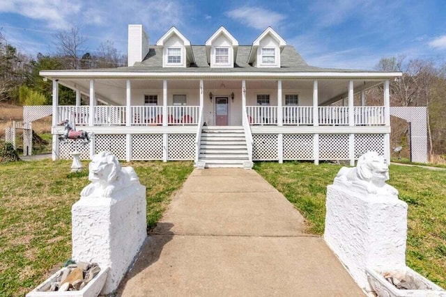 farmhouse-style home featuring a porch and a front lawn